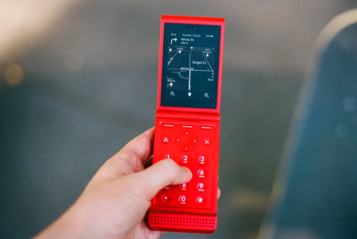 Light Phone Rilis Ponsel Flip untuk Generasi Anti-Smartphone, Dukung Andrew Yang hingga Kendrick Lamar