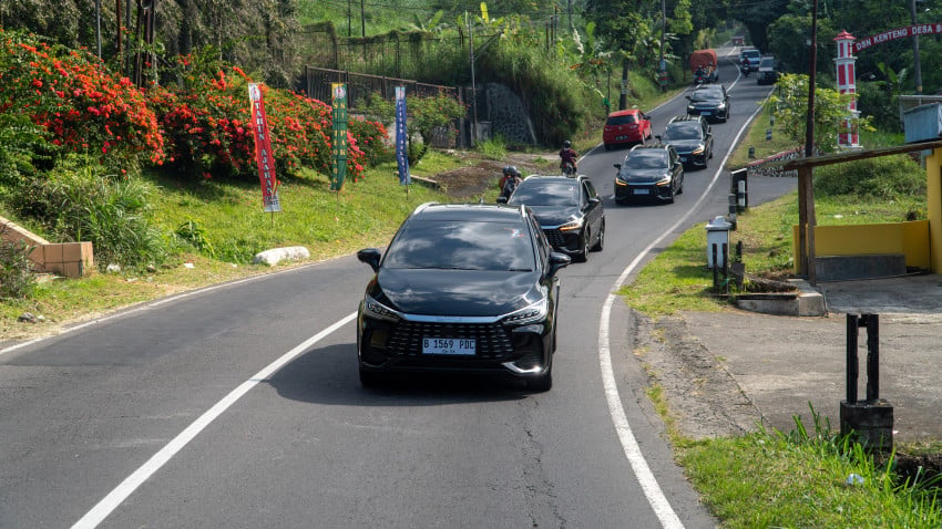 BYD M6 DM Diuji Rute Semarang-Merbabu: Klaim 92 Km/Liter di Jalan Campuran, Seberapa Realistis untuk Pemakaian Harian?