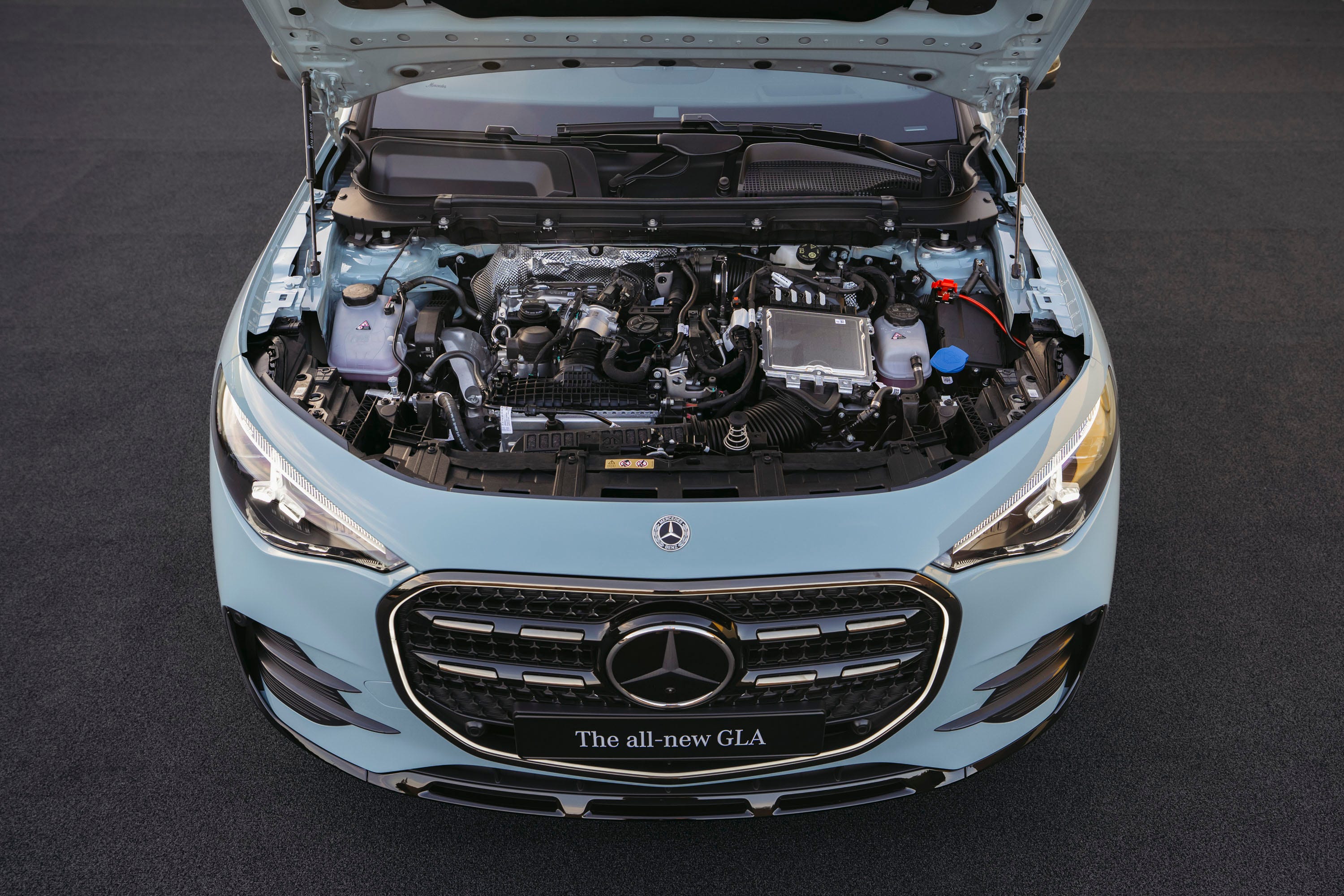 First Look Mercedes-Benz GLA-Class Hybrid 2028: Desain Eksterior yang Lebih Tajam dan Modern