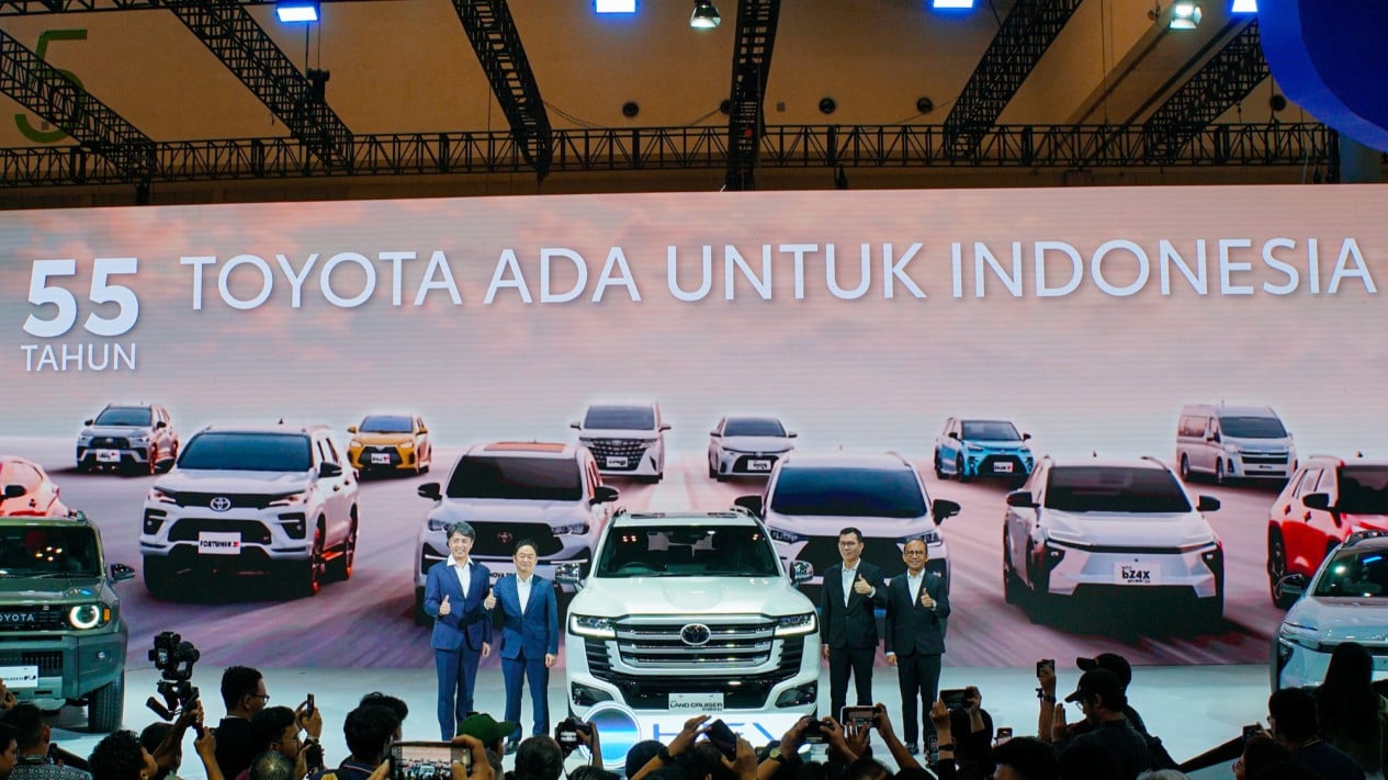 Toyota Bawa Land Cruiser 300 Hybrid dan bZ4X Touring ke GIIAS 2026, Rayakan 55 Tahun di Indonesia