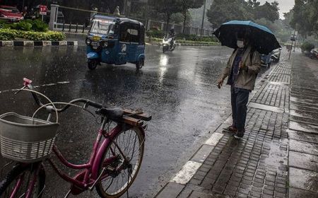 BMKG Prakirakan Hujan Ringan Guyur 14 Kota Besar Jumat 31 Juli, Jakarta Berawan Tebal