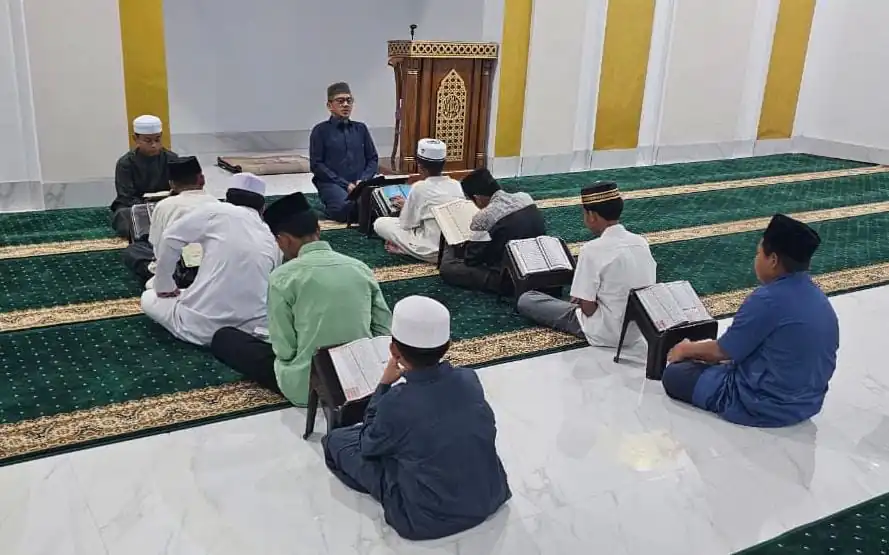 LAZNAS BMH Sulsel dan Posdai Hidayatullah Buka Kelas Al-Qur'an Subuh untuk Anak Petani di Perbatasan Pinrang-Enrekang