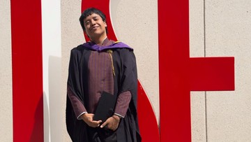 Kebanggaan Orang Tua Melihat Anak Lulus Kampus Top Dunia, Ini Potret Wisuda Abe Ari Lasso