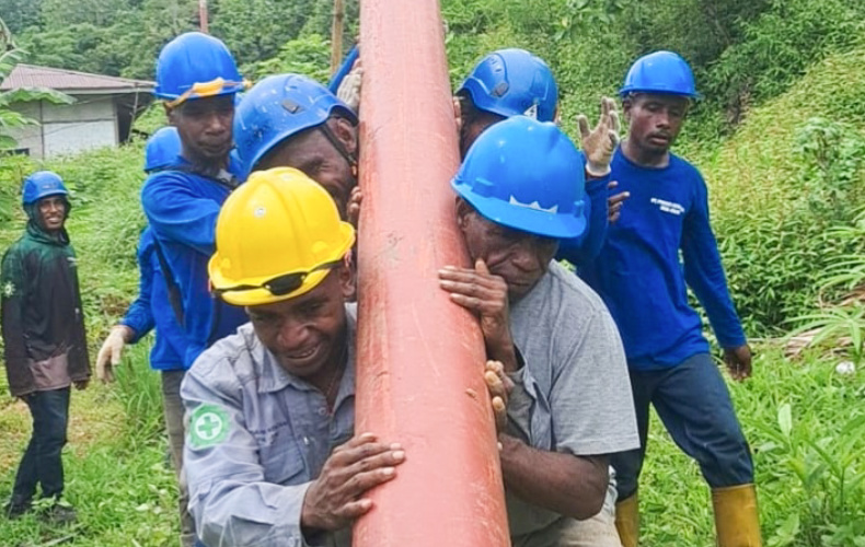 PLN Nyalakan Listrik 24 Jam di Kampung Sum Fakfak, 105 Rumah Terang Baca