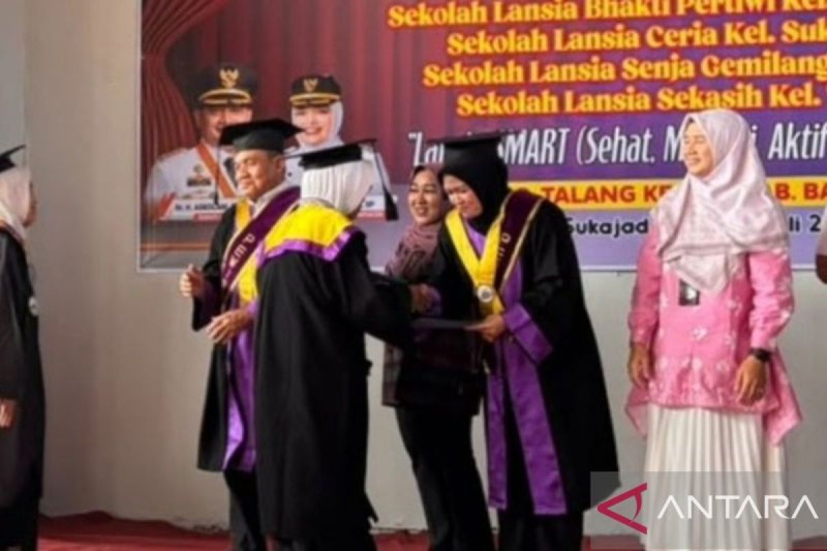 95 Lansia di Banyuasin Diwisuda Usai Menempuh Sekolah Lansia, Bekal Hidup Sehat dan Produktif