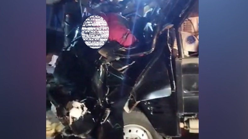 Pikap Pengangkut Tahu Ringsek Dihantam Truk di Tol Cipularang, Dua Korban Terjepit Tewas di Tempat