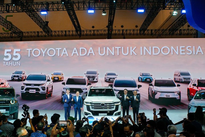 Toyota Land Cruiser 300 Hybrid dan bZ4X Touring Resmi Dijual di GIIAS 2026, Harga Mulai Rp 889 Juta