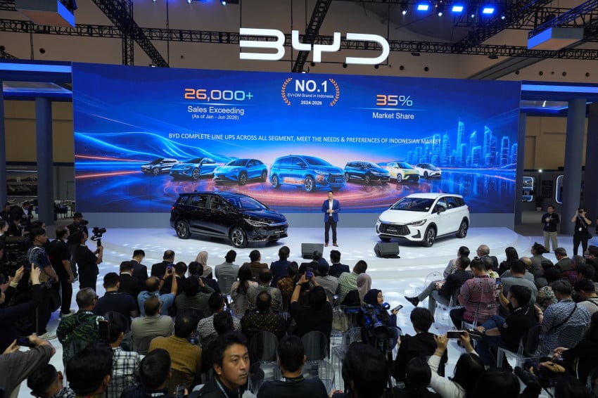 BYD M6 DM Pesanan Tembus 4.000 Unit, M6 EV Baru Cuma Dapat Penyempurnaan Baterai