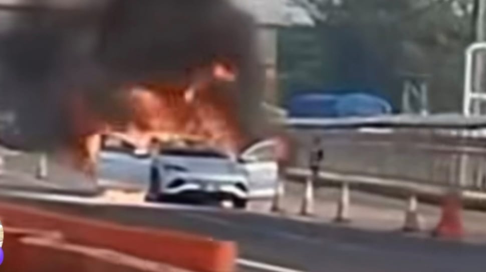 Insiden BYD Seal Terbakar di Tol Cikampek: Belum Ada Pernyataan Resmi, Ini Fakta di Lapangan