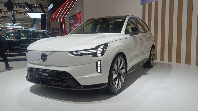 Volvo EX90 Jadi Andalan di GIIAS 2026, Bonus iPhone 17 Pro untuk Pembeli Tunai