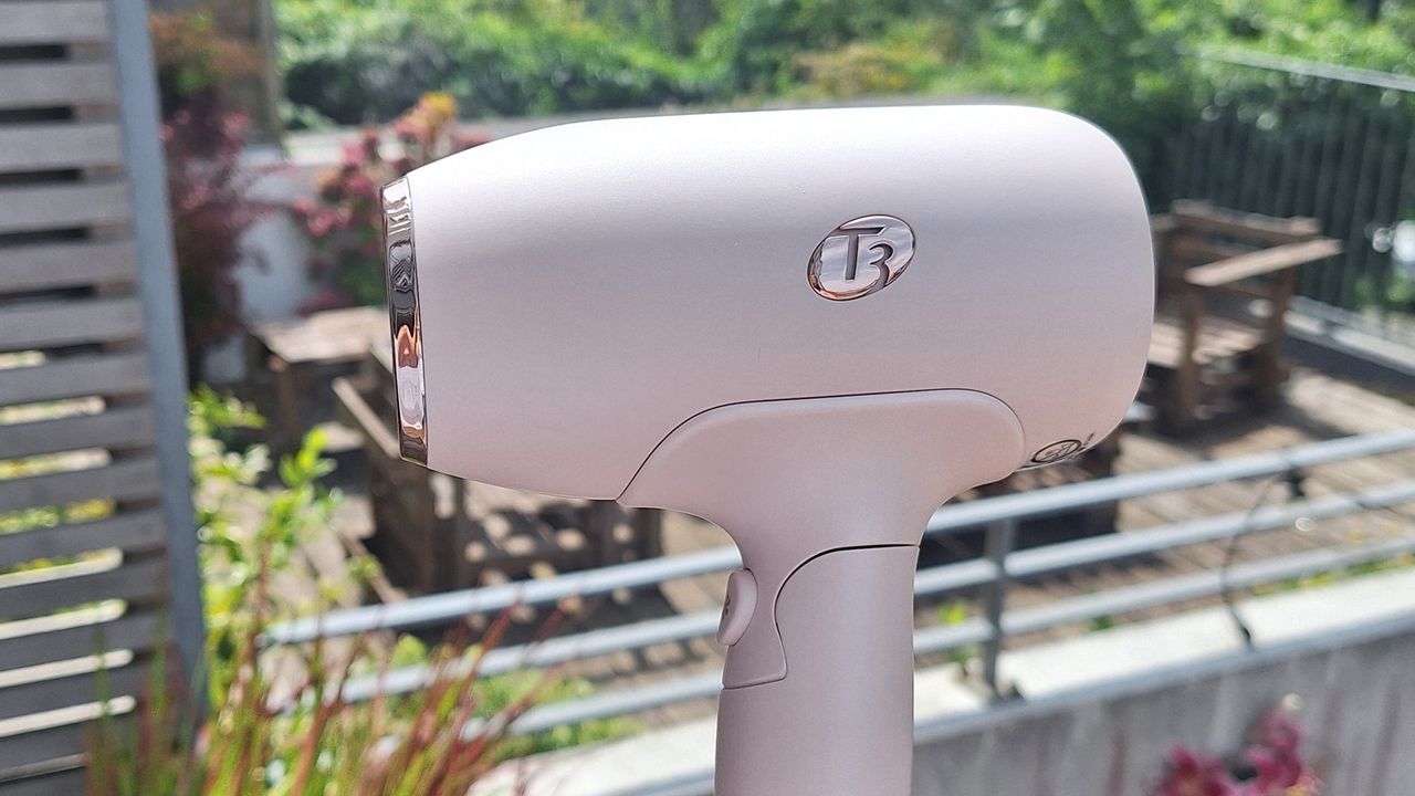 Curling Iron Sama Sehatnya dengan Air Styler? Ini Kata Pendiri T3 Soal Mitos Alat Styling Rambut