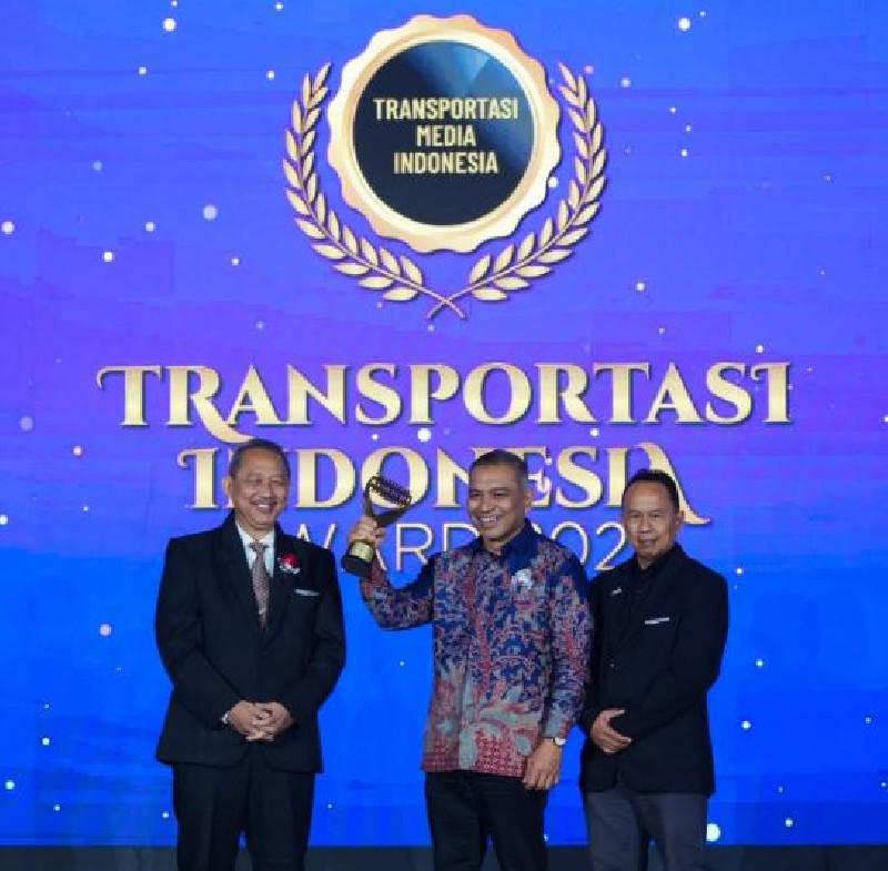 Gubernur Aceh Muzakir Manaf Raih Penghargaan Transportasi Indonesia Award 2026, Trans Kutaraja Dinilai Jadi Percontohan Nasional