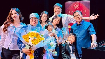 Gala Sky Tampil Bermain Piano di Atas Panggung, Momen Haru yang Bikin Keluarga Bangga