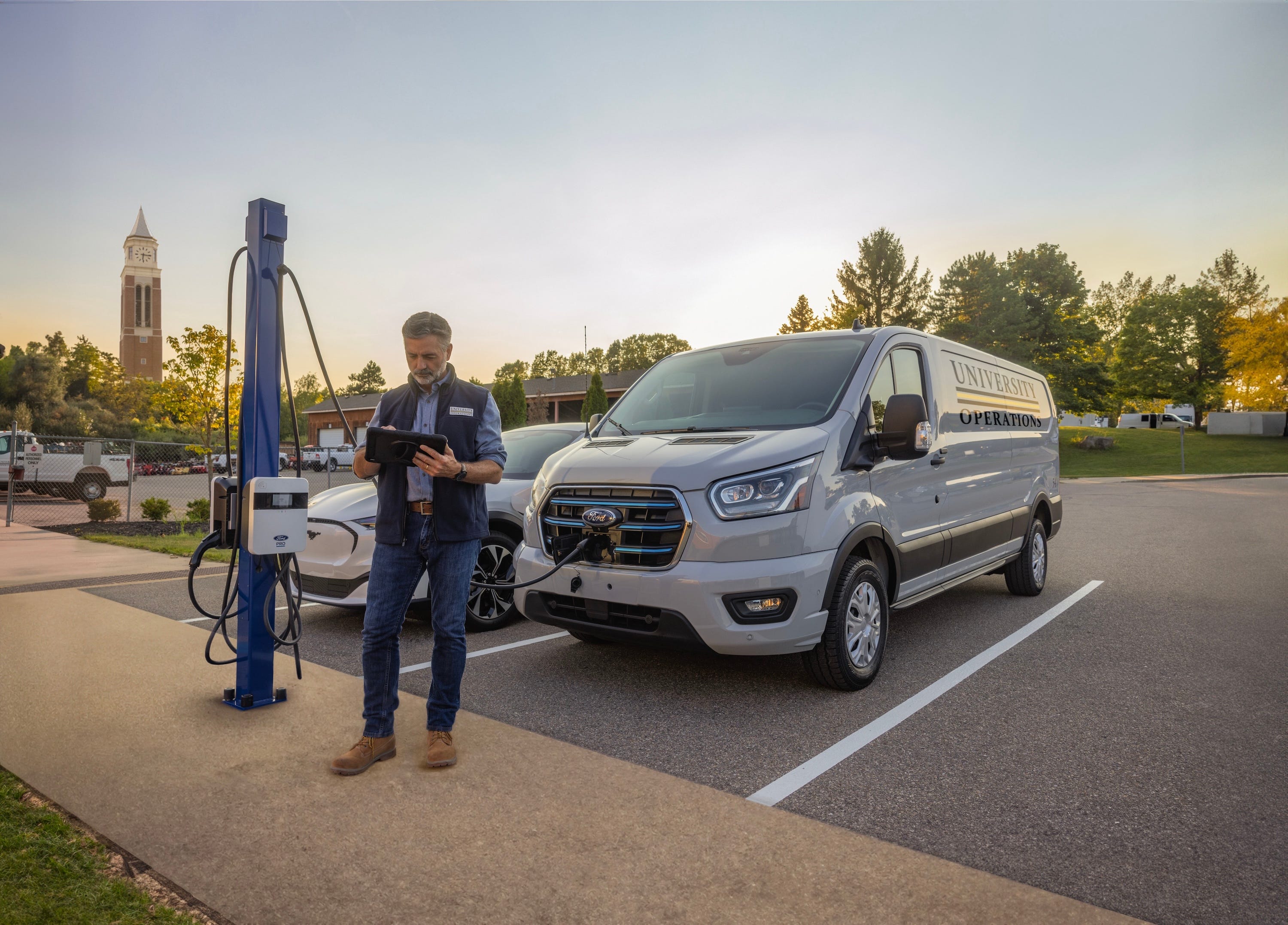Review Ford E-Transit 2027: Van Listrik Rp 1,5 Miliar yang Cuma Buat Angkut Barang, Bukan Manusia