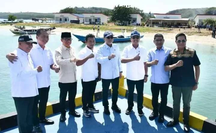 Menko Pangan Zulkifli Hasan Tinjau Kesiapan Kampung Nelayan Merah Putih Ekas Lombok Timur, 50 Kapal Tangkap Disiapkan untuk Nelayan