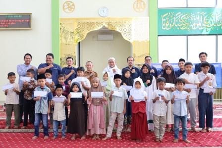 Pelindo Regional 2 Banten Salurkan Bantuan ke 25 Anak Yatim di Cilegon, Ada Doa Bersama di Pelabuhan Ciwandan
