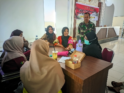 TMMD Ke-129 Kodim 1404 Pinrang: Tim Kesehatan Satgas Layani Puluhan Warga Tanratuo dengan Pemeriksaan dan Obat Gratis