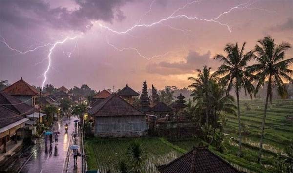 Cuaca Sumbar 1 Agustus 2026: Hujan Petir Diprakirakan Guyur 7 Kabupaten Kota pada Siang Hari