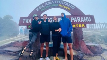 Potret Andy /rif dan Kedua Putranya yang Kini Remaja, Postur Tubuh Sama-Sama Tinggi
