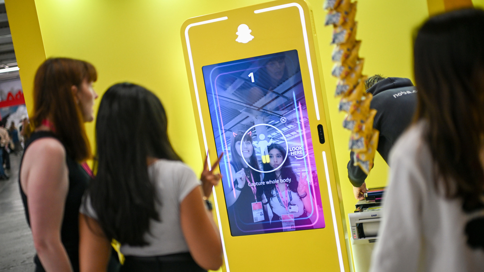 Snapchat Hapus Video Buatan AI dari Spotlight, Fokus ke Konten Manusia