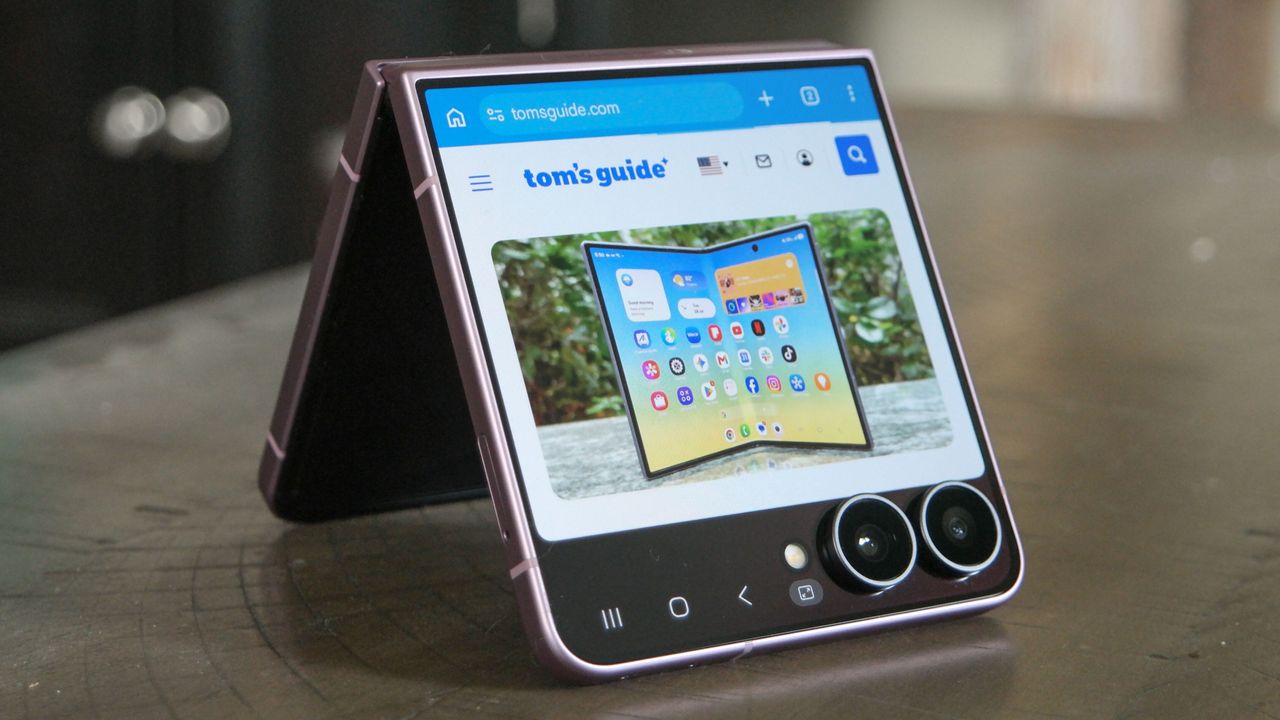 Review Samsung Galaxy Z Flip 8: Naik Rp 1,6 Juta, Tapi Upgrade-nya Cuma Receh