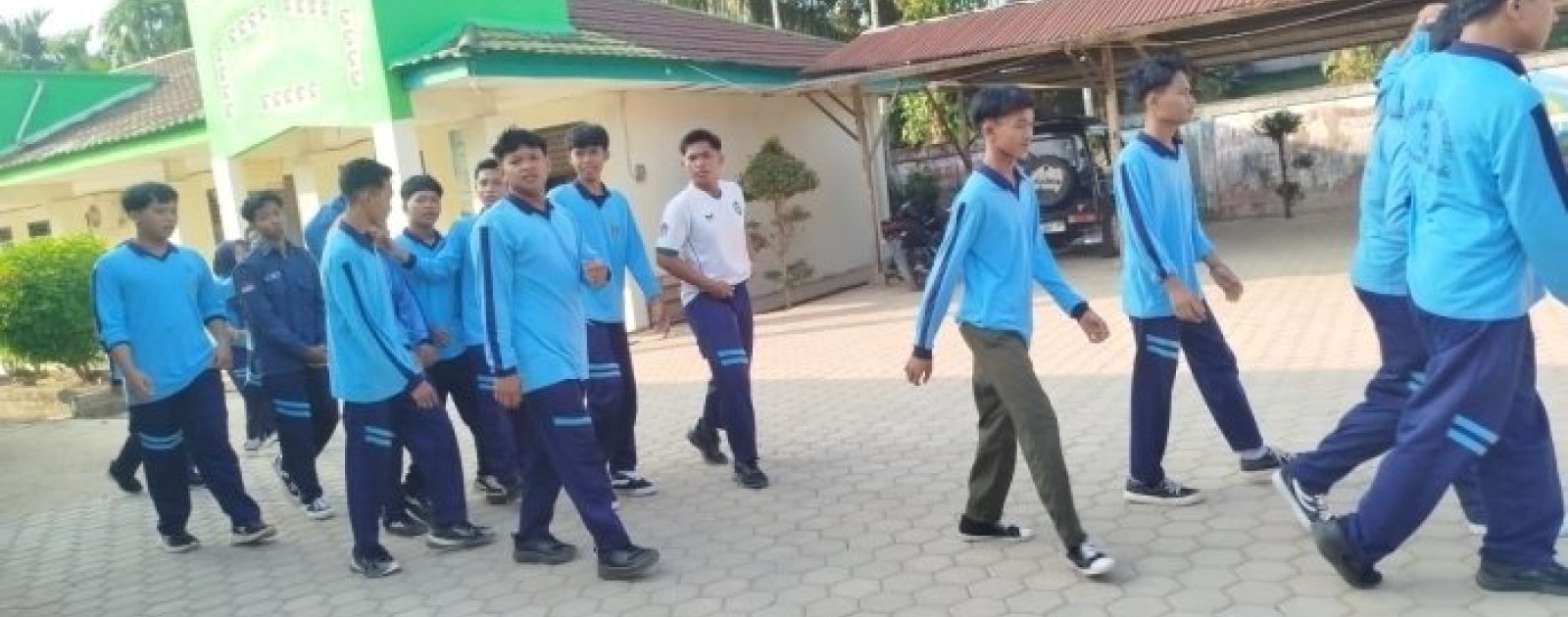 Jalan Sehat Keliling Taman Kanak-Kanak hingga Madrasah Ibtidaiyah, Warga MAN 1 Muaro Jambi Padukan Olahraga dan Eksplorasi Lingkungan