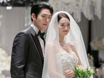 Lee Kwang Soo Berteriak Dukung Shin Min Ah di Blue Dragon Series Awards 2026, Kim Woo Bin Malu Sampai Tutup Wajah