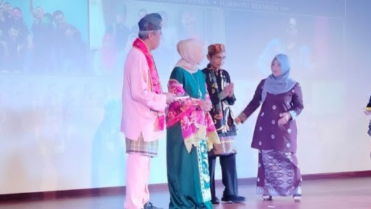 SatuPena Sumbar dan Sumbar Talenta Pukau Penonton di Singapura Lewat Safari Puisi Empat Negara, Sajikan Tari Pusako hingga Puisi Esai