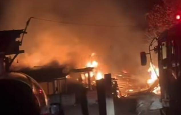 Pabrik Triplek di Tengaran Semarang Terbakar Hebat, 9 Unit Damkar Dikerahkan dan Kerugian Capai Rp 1 Miliar