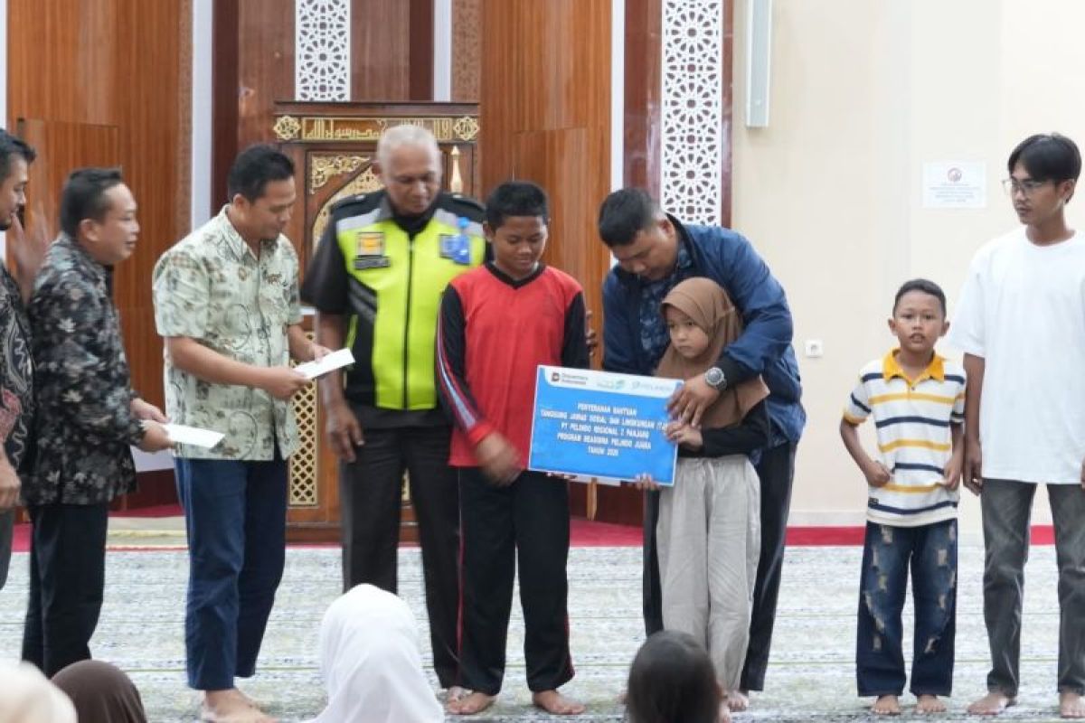 Pelindo Regional 2 Panjang Salurkan Beasiswa ke 40 Anak Pekerja, dari Cleaning Service hingga Satpam