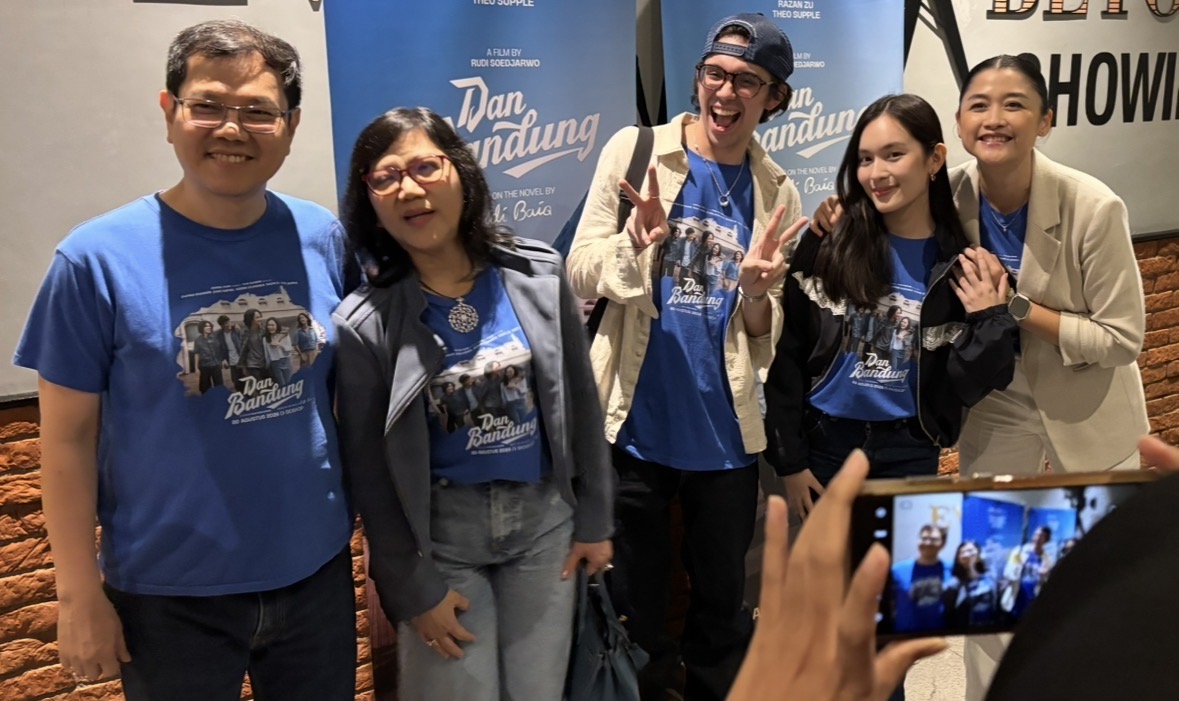 Film Dan Bandung Gelar Roadshow di Surabaya, Shanna Shannon dan Samo Rafael Bawa Romansa Pidi Baiq ke 5 Kota