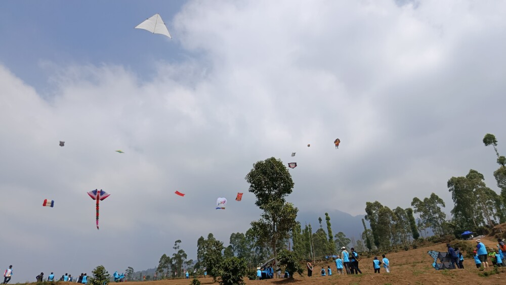 13 Negara Ikut Garut International Kite Festival 2026 di Cisurupan, Ribuan Layang-Layang Hiasi Langit Papandayan