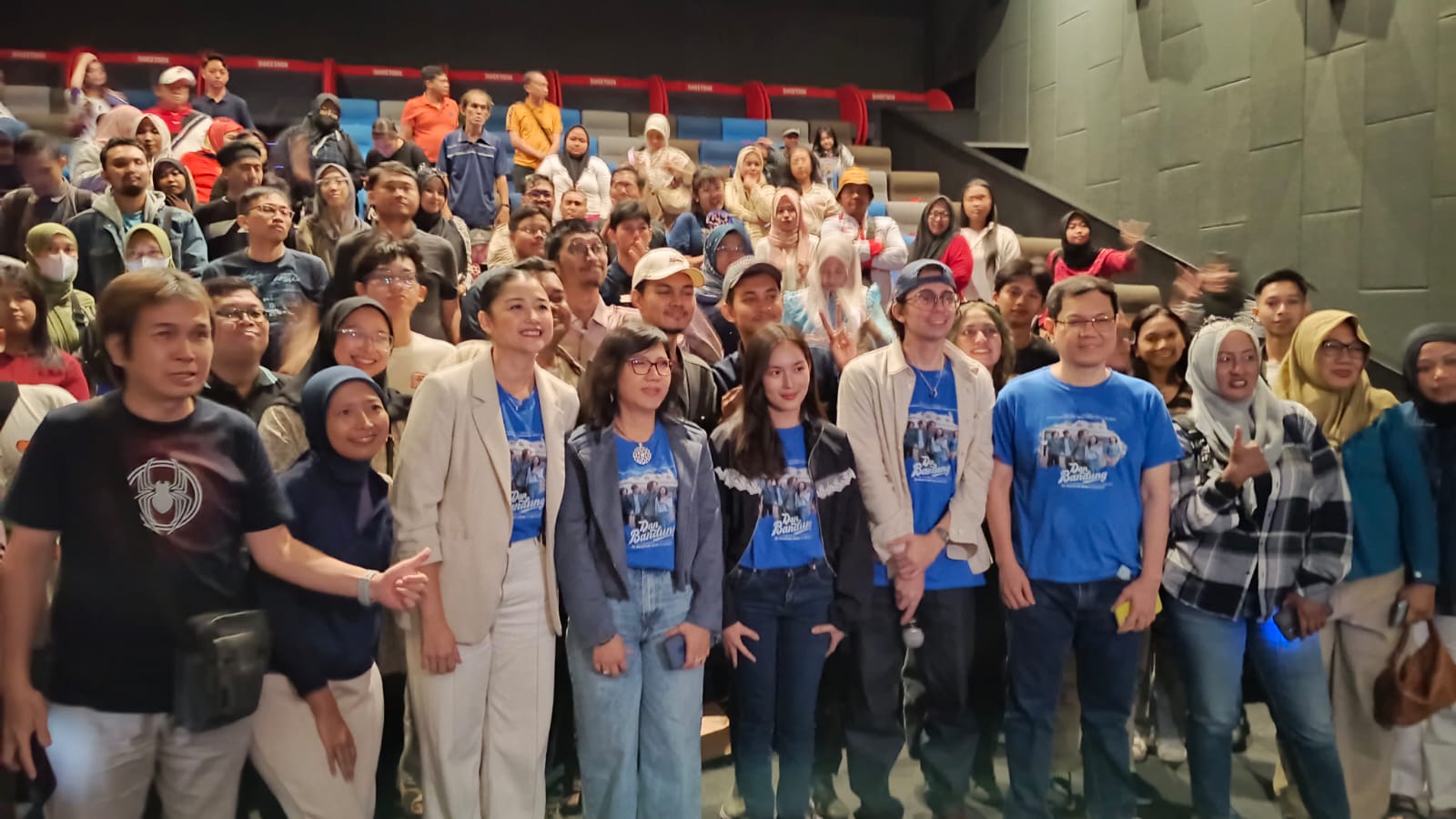 Film Dan Bandung Roadshow Perdana di Surabaya, Shanna Shannon dan Theo Supple Temui Penggemar Sebelum Tayang 20 Agustus 2026