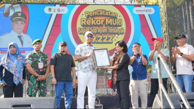 Klaten Pecahkan Rekor MURI 9.222 Porsi Sop Ayam di Alun-Alun, Jadi Ajang Promosi Kuliner Keluarga