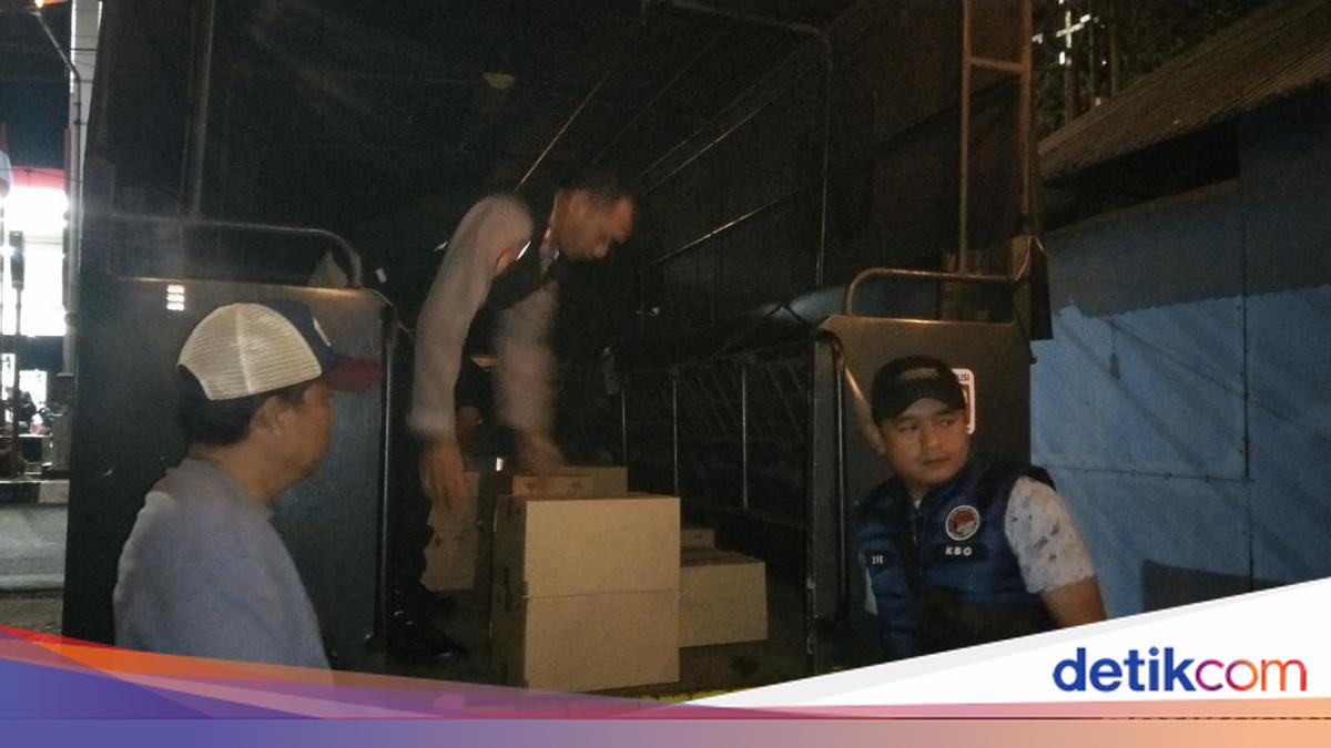 Polres Majalengka Sita Ribuan Botol Miras dari Rumah Distribusi Modus COD di Leuwimunding