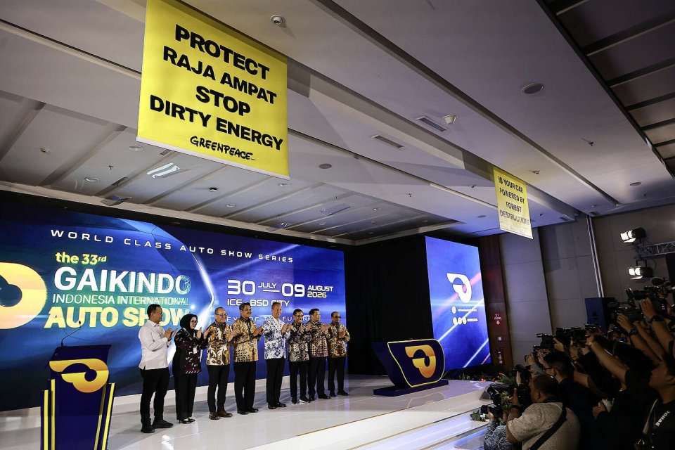 ** Greenpeace Rilis Data Tambang di Raja Ampat Saat GIIAS 2026, Antam Didorong Hentikan Operasi Pulau Gag
