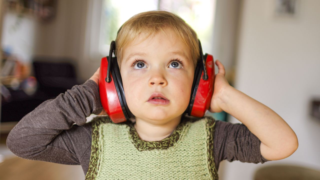 Review Headphone Anak Peredam Bising: Batas Volume 85dB Bukan Sekadar Klaim, Ini Kata Audiolog