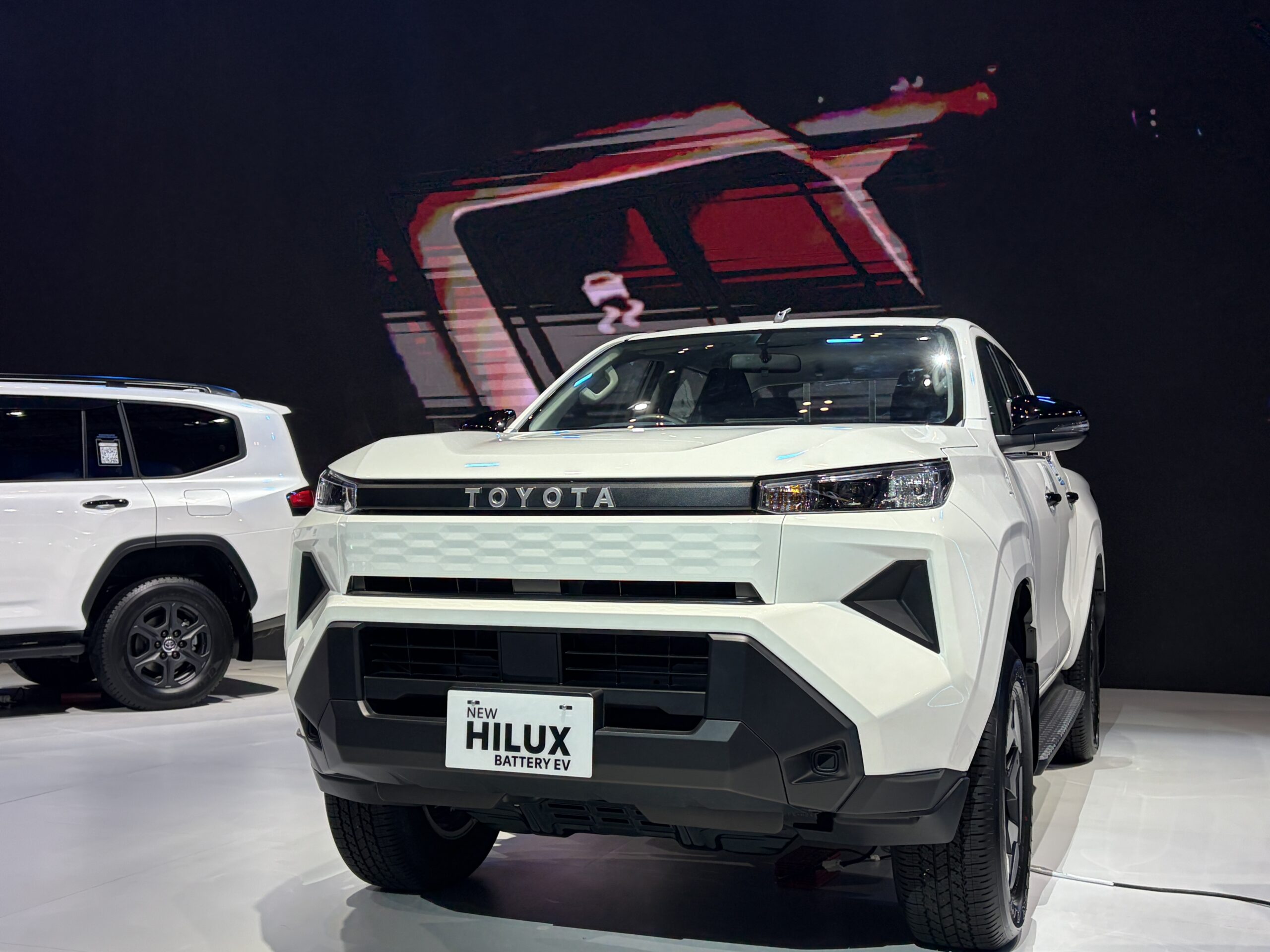 Review Harga Toyota Hilux BEV vs Diesel: Selisih Rp 550 Juta, Apa yang Sebenarnya Kamu Bayar?