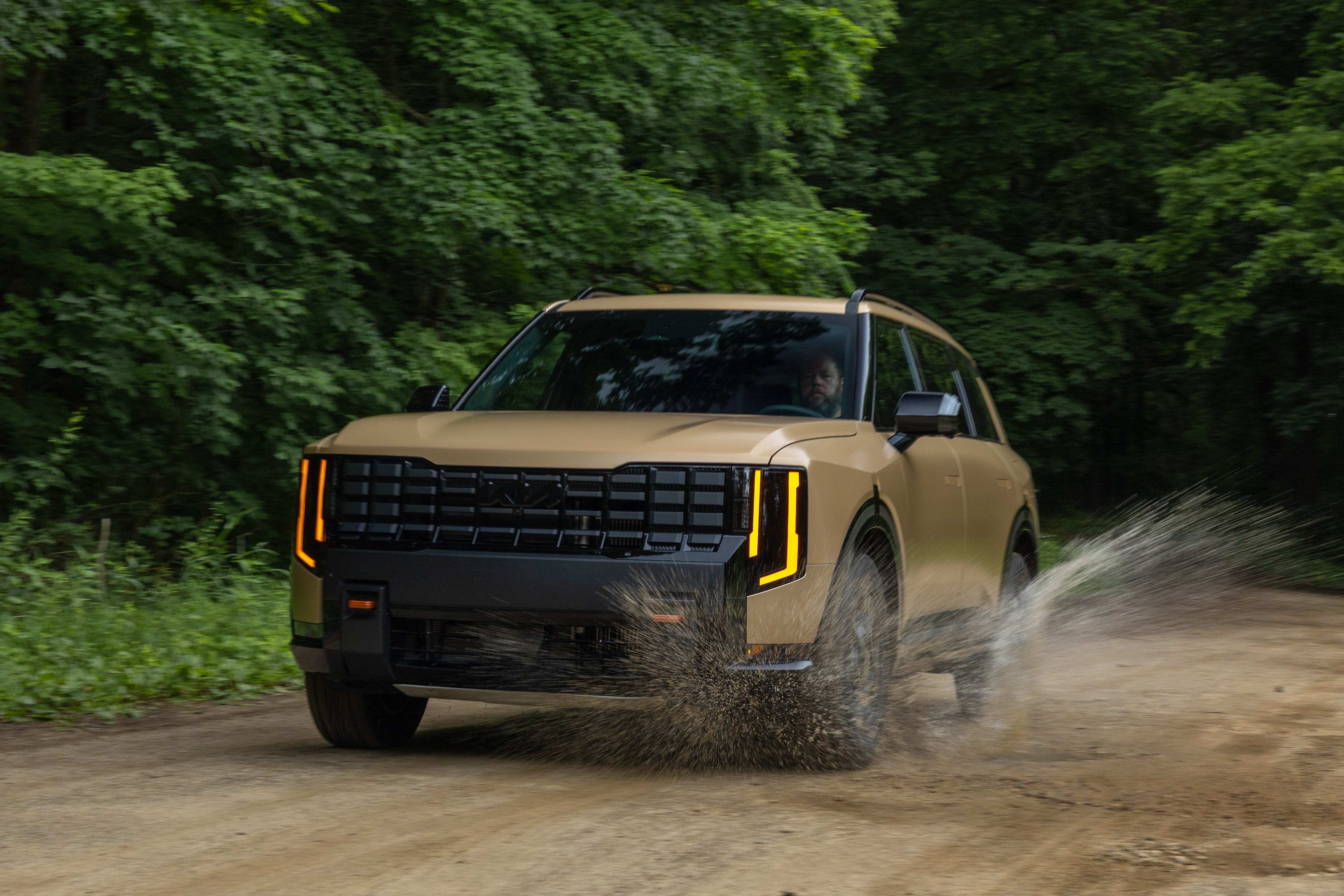 Review Kia Telluride X-Pro 2027: SUV Keluarga Tangguh, Tapi Bensin Lebih Boros dan Tidak Secepat Versi Hybrid