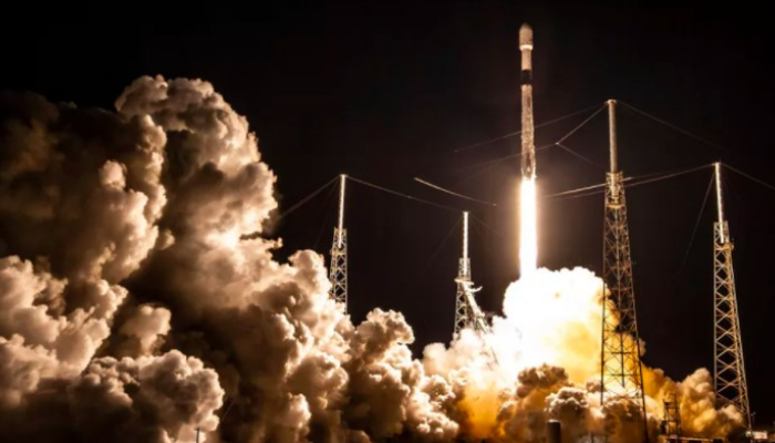 Sisa Roket SpaceX Falcon 9 akan Tabrak Bulan 5 Agustus 2026, Ledakan Setara 2,8 Ton TNT