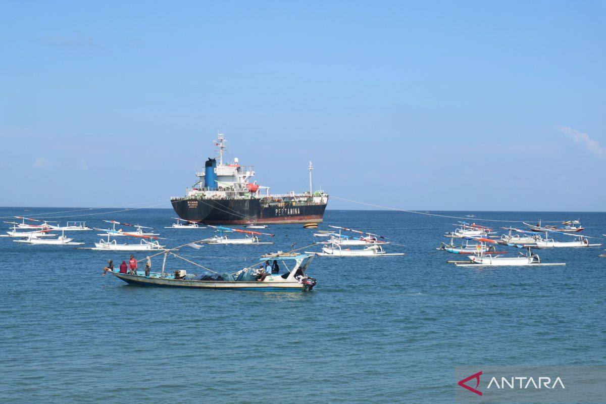 Pertamina Datangkan Kapal BBM Bermuatan 7.600 Kiloliter ke Lombok, Antrean Panjang di SPBU Mulai Teratasi