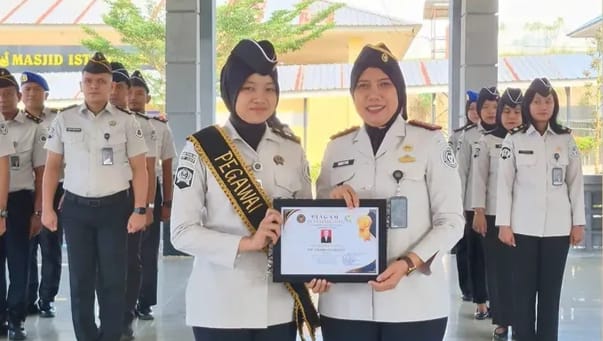 Lapas Perempuan Kelas IIB Jambi Beri Penghargaan Pegawai Teladan, Sindi Dwi Nadaa Raih Piagam di Apel Pagi
