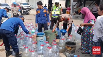 Kemarau Ekstrem, 700 KK di Tigaraksa Tangerang Krisis Air Bersih, BPBD Salurkan Bantuan