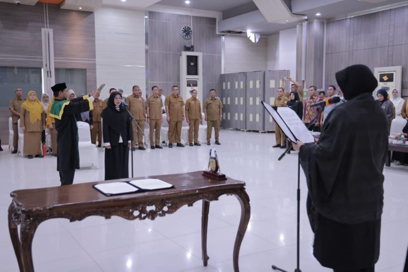 Wali Kota Banda Aceh Illiza Lantik dr. Emiralda sebagai Direktur RSUD Meuraxa, Tekankan Kecepatan Layanan Pasien