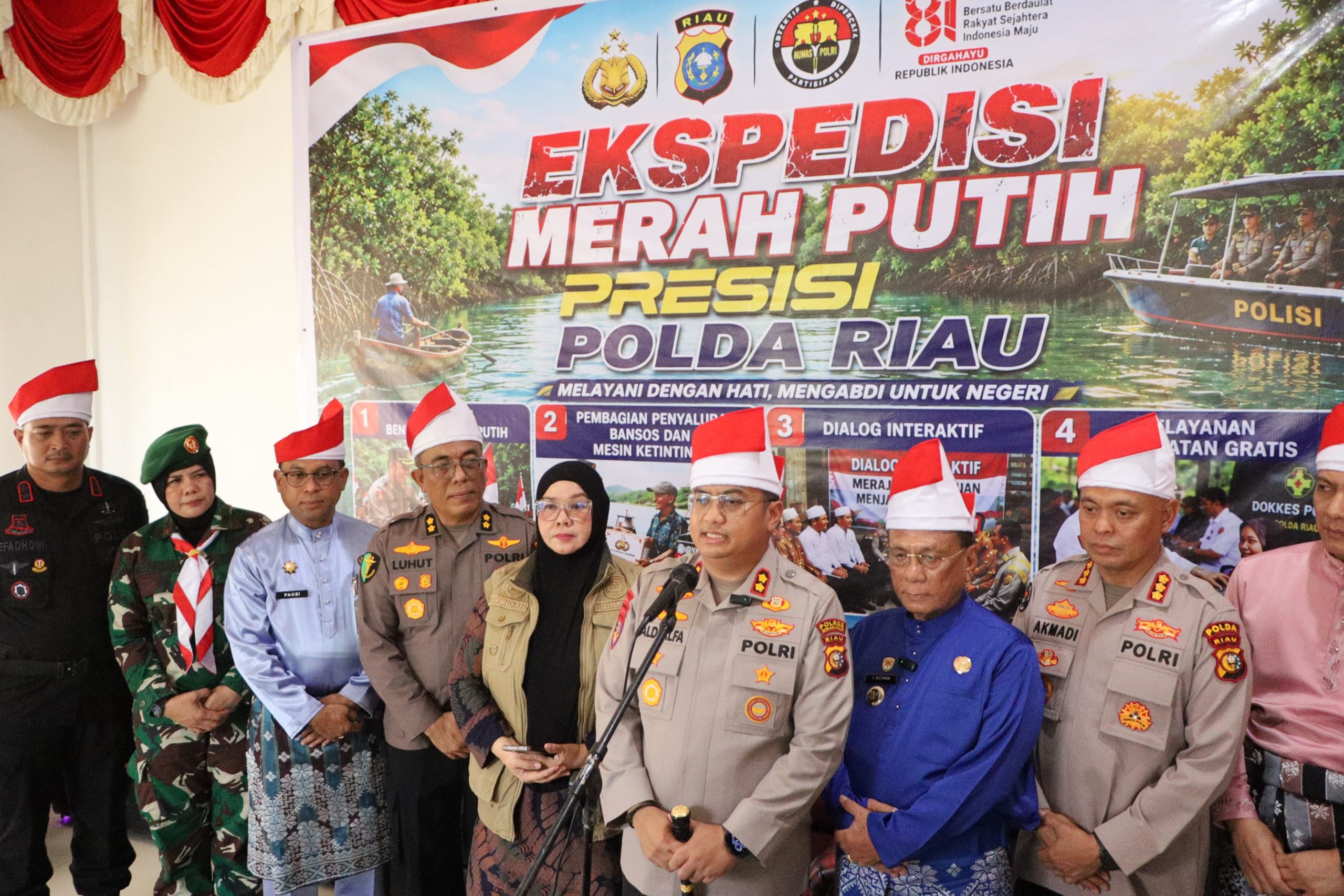 Polda Riau Turun ke Sinaboi Rokan Hilir Berantas Malaria, Bagikan 810 Paket Sembako dan 10 Mesin Ketinting untuk Nelayan