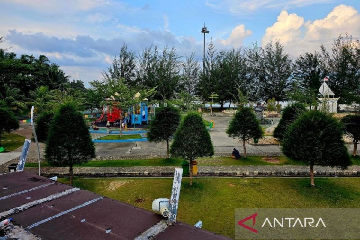 Pemkab Natuna Pakai Pengeras Suara di Pantai Piwang untuk Edukasi Kebersihan dan Cari Anak Hilang