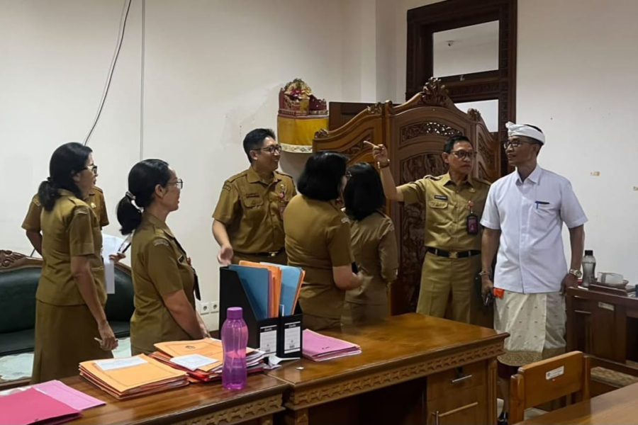 GDN Badung Sidak ASN ke Sejumlah OPD, Disiplin Kerja Kini Dipantau Lewat Aplikasi Absensi Mobile di Ponsel