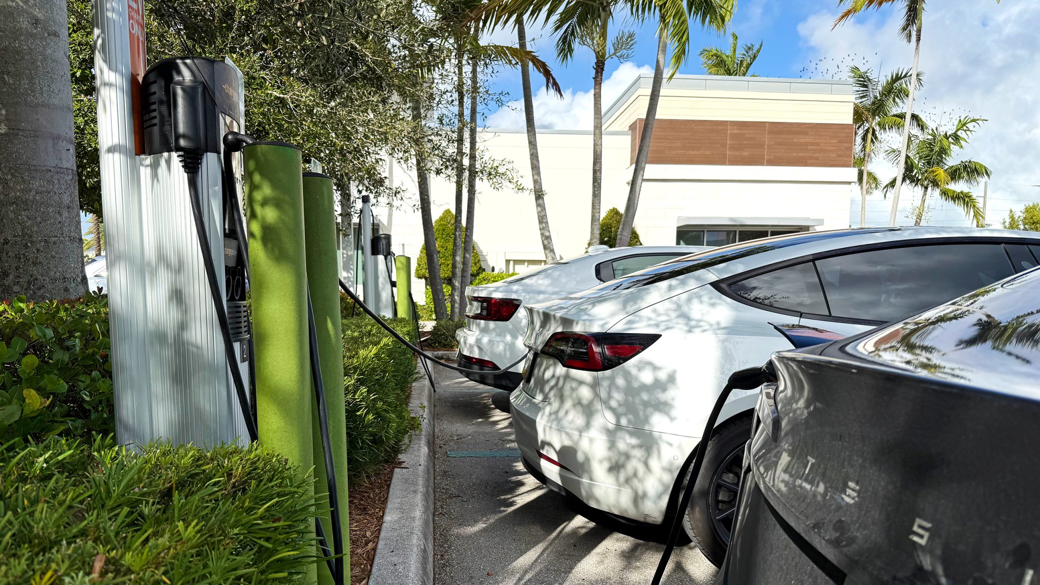 Florida Setop Dana US$198 Juta untuk Pengisian EV, Dana Dialihkan ke Proyek Taksi Terbang eVTOL