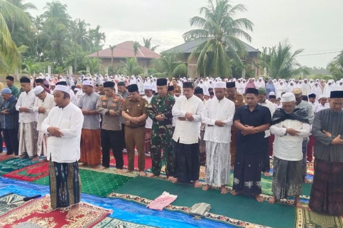 Ratusan Warga Aceh Besar Gelar Shalat Istisqa di Tengah Kekeringan, Hujan Turun Sebelum Ibadah Usai
