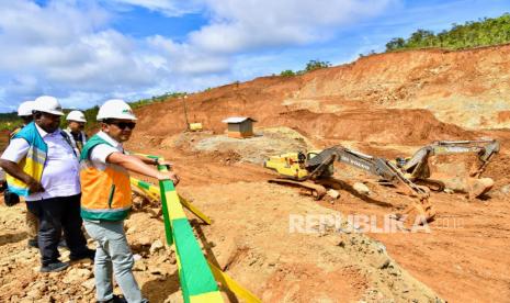 Bahlil Tantang Greenpeace Bongkar Data Tiga Izin Tambang Raja Ampat, 
